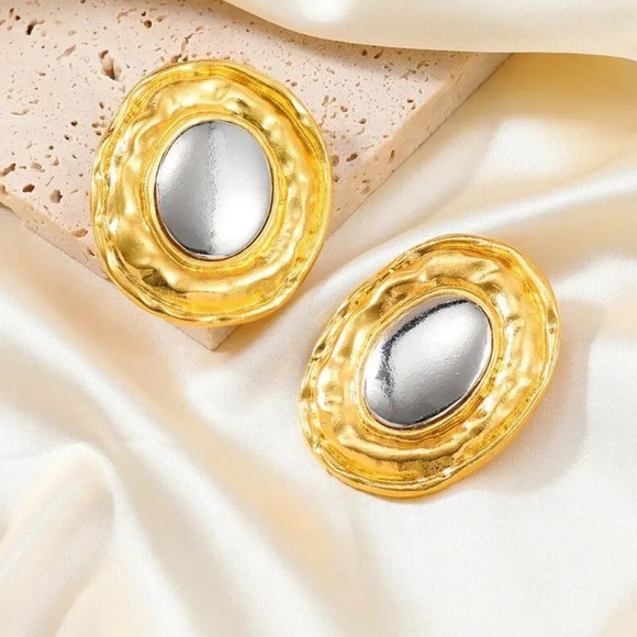 Vintage Gold Button Oval Earrings - Picture 11 of 17